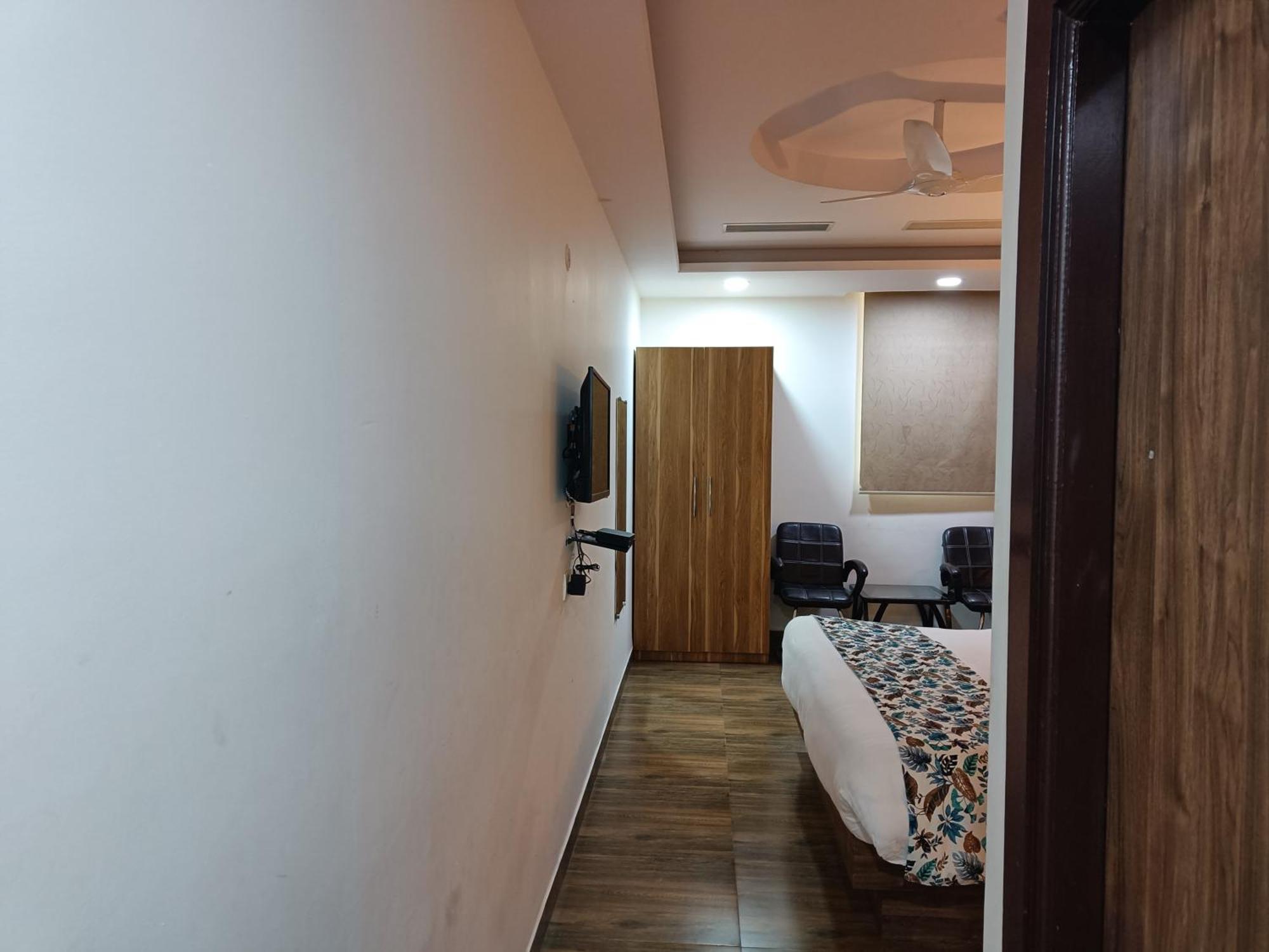 The Dwelling Paradise Hotel Greater Noida Exterior photo