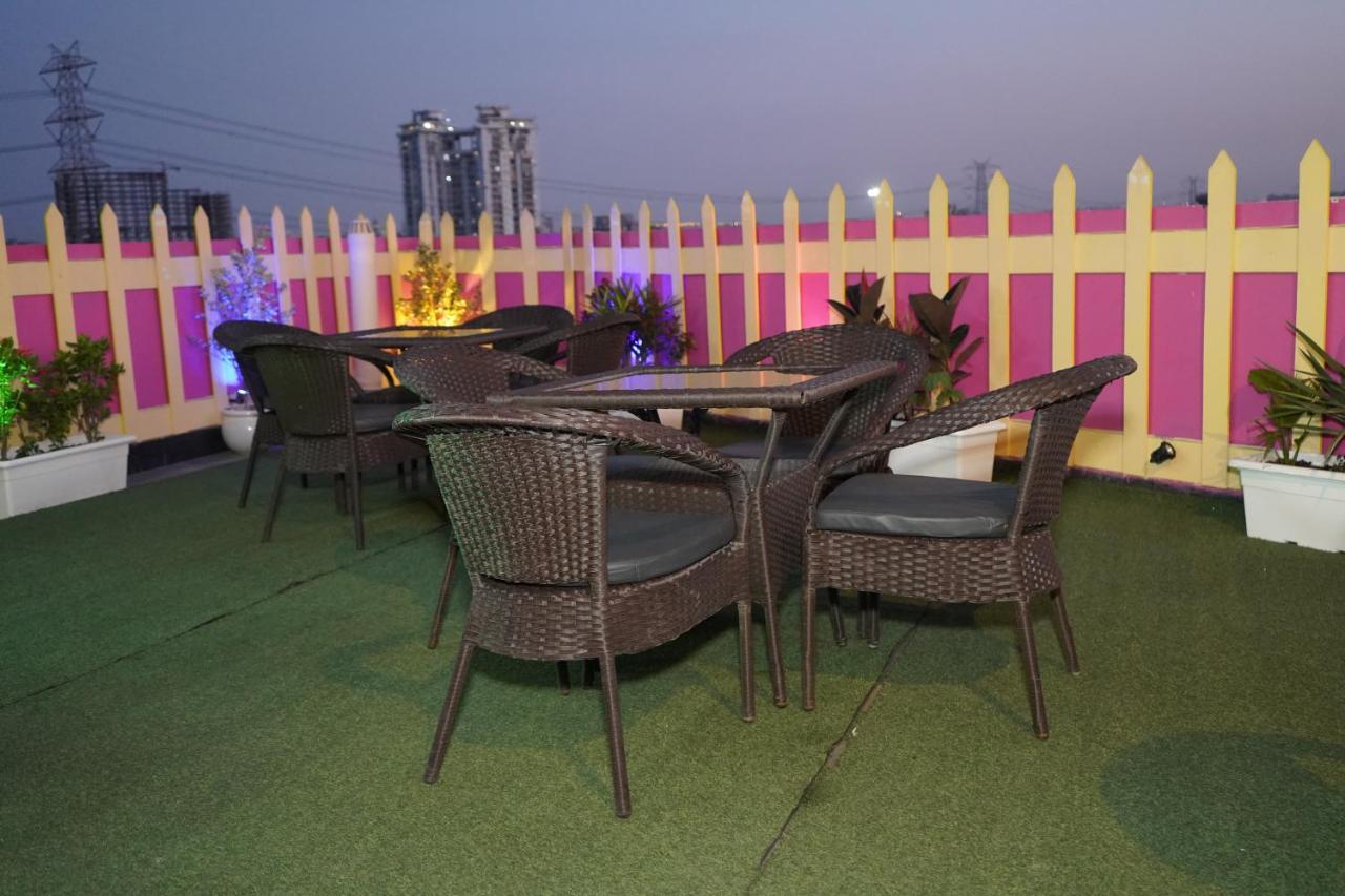 The Dwelling Paradise Hotel Greater Noida Exterior photo